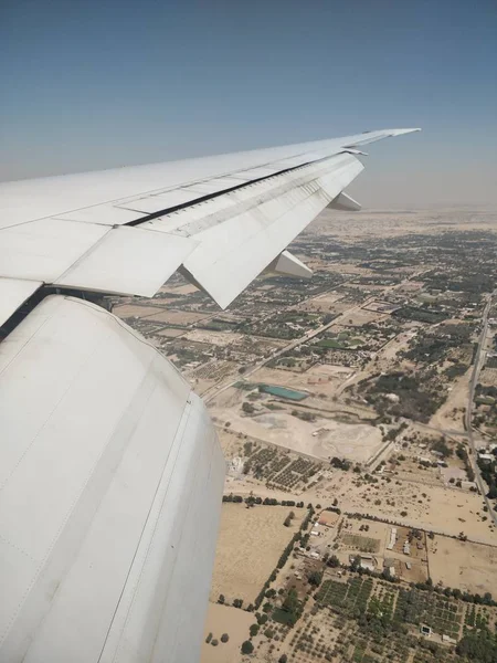 Vista aérea de um avião da sua asa — Fotografia de Stock