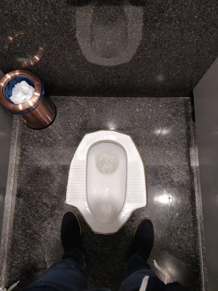 Pohled na toalety v tureckém stylu shora — Stock fotografie