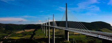 Millau Viyadüğü, Avrupa 'nın en yüksek Köprüsü panoramik görünümü