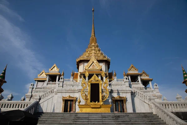 Blick auf einen Eingang eines Buddha-Tempels in Bangkok — Stockfoto