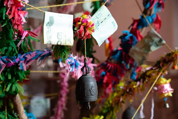 November 21th, 2018 - Bangkok (THAILAND) - Money donation on bell in thai temple — Stock Photo, Image