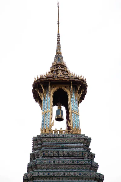 Blick auf einen Kirchturm von einem thailändischen Tempel in Bangkok — Stockfoto