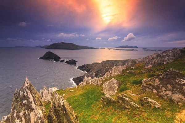 Batan güneş Dingle Yarımadası, Co Kerry, İrlanda Blasket Islabds aydınlatır