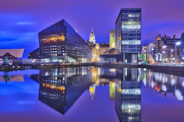 Liverpool Dockland Reflejado Río Mersey —  Fotos de Stock