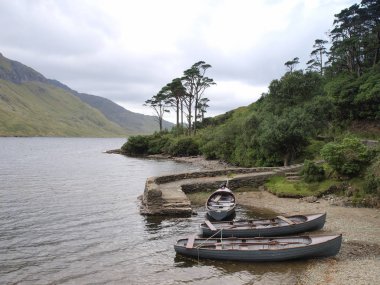 Doo Lough gölü nün görünümü, County Mayo, İrlanda  