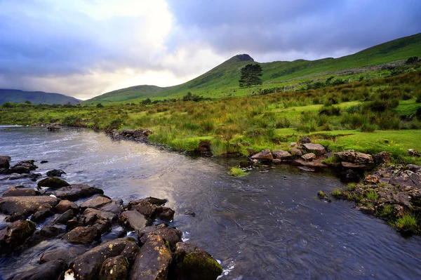 Aasleagh Şelalesi yakınlarındaki Erriff Nehri, Co.Mayo, İrlanda