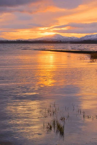 Lough Leane'de gün doğumu, Killarney, Co.Kerry, İrlanda 