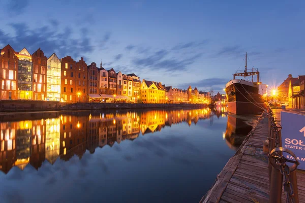 Vista Los Edificios Gdansk Iluminación Orillas Del Río Por Noche —  Fotos de Stock