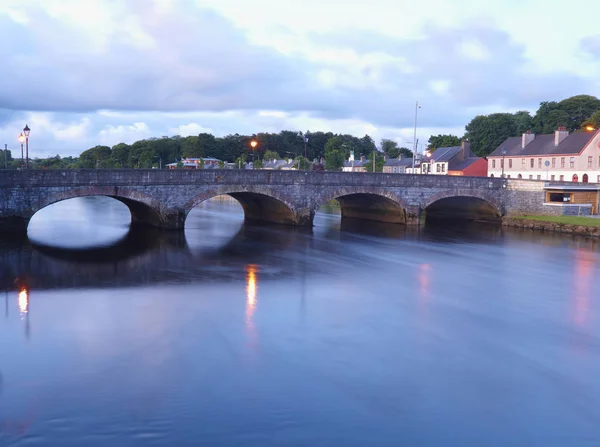 Ballina, Co.mayo, İrlanda'da Moy Nehri'ni geçen köprü