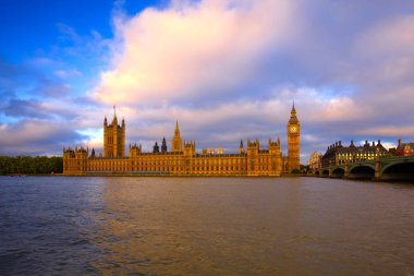 Palace of Westminster, Big Ben ve Westminster Köprüsü'nün doğal manzarası 
