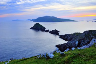 Gün batımı arka planda Dingle Yarımadası'nda Blasket Adaları, Co.Kerry, İrlanda