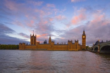 Palace of Westminster, Big Ben ve Westminster Köprüsü'nün doğal manzarası 