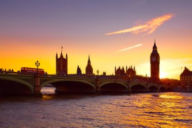 Westminster Köprüsü gün batımı arka planda, Londra