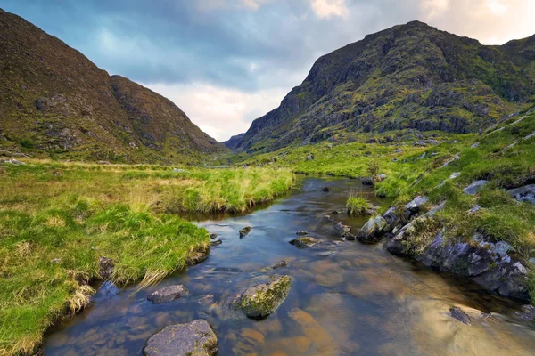 Gap of Dunloe sıradağlarının görünümü, İrlanda 