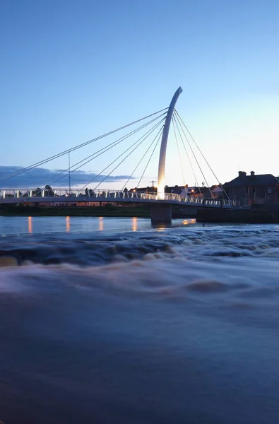 Rio Moy Com Ponte Pedonal Ballina Irlanda — Fotografia de Stock