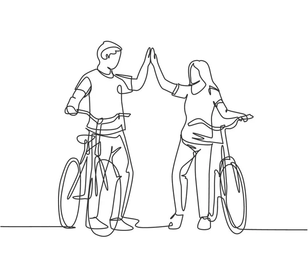 一对快乐的年轻夫妇在户外公园骑着自行车散步 并做了五个姿势 关系概念连续线条绘制设计矢量图解 — 图库矢量图片