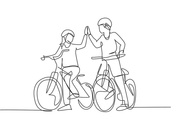 若い幸せなカップルの男性と女性の一本の線画は一緒に自転車で散歩し 高い5つのジェスチャーを与えます ロマンチックな関係の概念 連続線画ベクトル図 — ストックベクタ