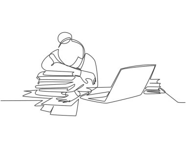Dizüstü bilgisayar ve kağıt yığınıyla çalışma masasında uyuyan genç ve yorgun kadın çalışanın tek sıra çizimi. Ofis konseptinde çalışma yorgunluğu bir satır tasarım vektörü illüstrasyonuName
