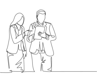 Tablet telefonda yıllık rapor grafiğini izlerken genç bir erkek ve kadın çalışanın iş tartıştığı tek bir çizgi. İş tartışması konsepti sürekli çizgi çizimi tasarım çizimi illüstrasyonu