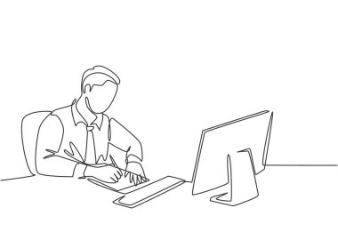 Genç düşünceli iş adamının sürekli bir çizgi çizimi bir kağıt parçasına yazı yazması ve çalışma masasındaki monitör ekranına bakması. İş harfi konsepti tek çizgi çizim vektör çizimi illüstrasyonu