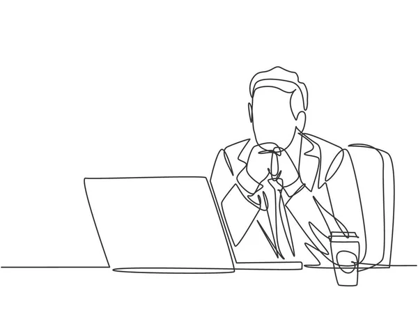 オフィスのコンピュータ画面の前に座って真剣に考えている若い男性労働者の単一連続線画 ワークフォーカスのコンセプト1ライングラフィックデザインベクトルイラスト — ストックベクタ