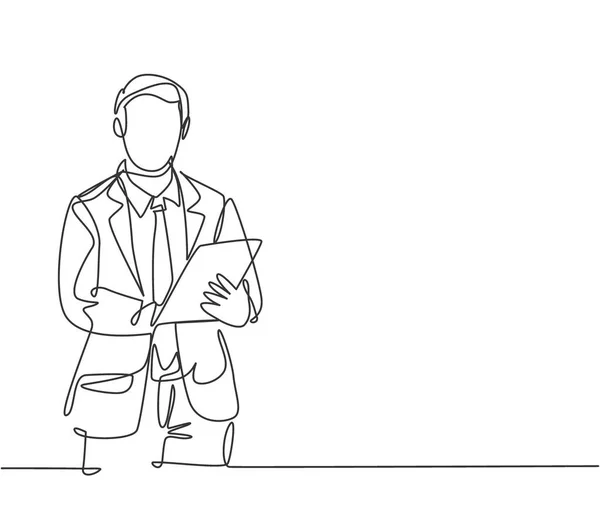 在剪贴板上 年轻快乐的男工一边站在一边一边 一边在纸上写下他的商业课程 商业讲习班概念 连续线条绘图设计矢量插图 — 图库矢量图片