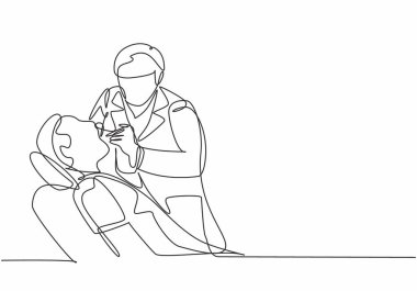 Hasta dişlerinin durumunu inceleyen ve diş dolgusu yapan genç erkek dişçinin tek sıra çizimi. Tıbbi sağlık çalışanları konsepti bir çizgi tasarım vektörü çizimi illüstrasyonu