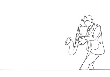 Müzik konserinde saksafon çalmak için şapkalı genç ve mutlu bir saksafoncunun durmaksızın çizdiği bir çizgi. Müzisyen sanatçı performans konsepti tek çizgi çizim vektör çizimi illüstrasyonu