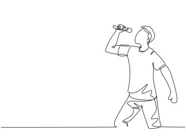 Mikrofon tutan ve konser sahnesinde şarkı söyleyen genç ve mutlu bir erkek rockçı çizimi. Müzisyen sanatçı performans konsepti aralıksız çizgi çizimi tasarım çizimi illüstrasyonu