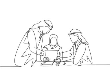 Şirket politikasını tartışan ve tasarlayan genç Müslüman yöneticilerin tek bir çizgisi. Suudi Arabistan kumaşı, başörtüsü, başörtüsü, tobe. Devamlı çizgi çizimi tasarım vektörü illüstrasyonu