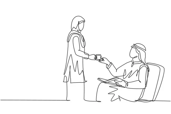 一个连续画直线的年轻妻子穆斯林给她的穆斯林丈夫一杯咖啡 浪漫的索迪阿拉伯岛屿夫妇与坎朵拉 单行绘图设计图 — 图库矢量图片