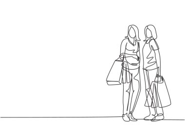 Alışveriş merkezlerinde alışveriş kıyafetleri, giysiler, makyaj malzemeleri ve makyaj sonrası kağıt poşet tutan iki güzel kadının çizdiği tek sıra. Alışveriş konsepti. Bir çizgi çizimi vektör grafik tasarımı illüstrasyonu