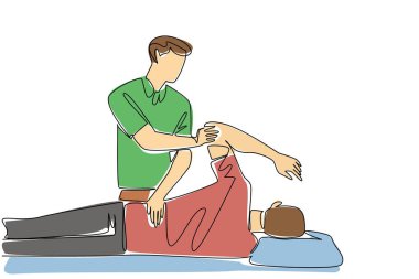 Sırtında yatan bir hastaya masaj yapan fizyoterapist çizen tek satır. Rehabilitasyon. Kayropraktör. Omurilik yaralanması farkındalık günü. Devamlı çizgi tasarımı grafik çizimi