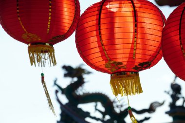 Çin yeni yıl kutlama öncesinde kırmızı fener dekorasyon.