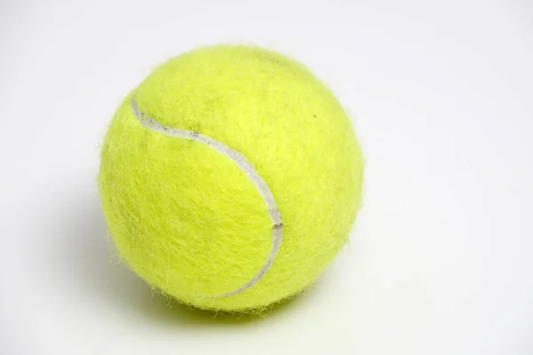 Tennisbal Witte Achtergrond — Stockfoto