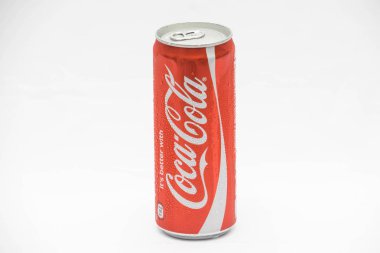 Kırmızı koka kola beyaz arka plan üzerinde izole edilebilir 
