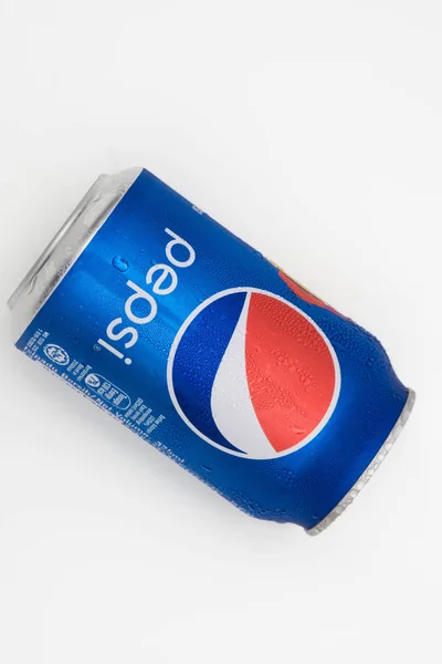 Mavi Pepsi Beyaz Arka Plan Üzerinde Izole Edilebilir — Stok fotoğraf