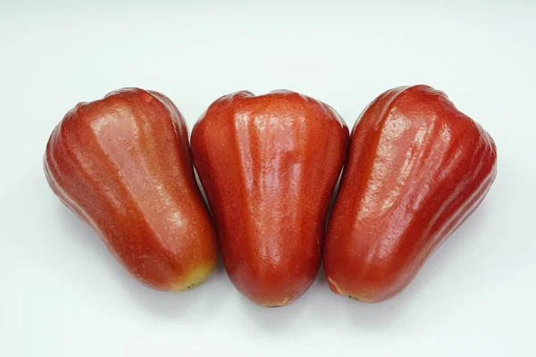 红色本地果酱空气水果在白色背景 — 图库照片