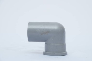 Beyaz arka planda izole edilmiş gri boru büküm 