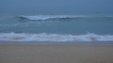 denizde plaj. fırtına 