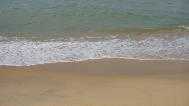 deniz sahilinde dalgalar