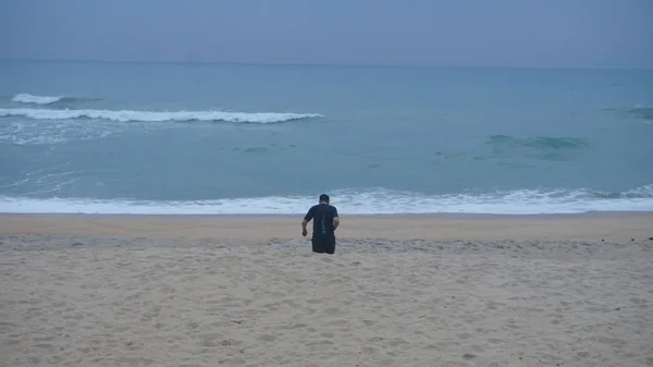 Lonely Man Thr Sea Shore — Stockfoto