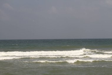 Malezya kıyı hatlarında kaba muson dalgaları.