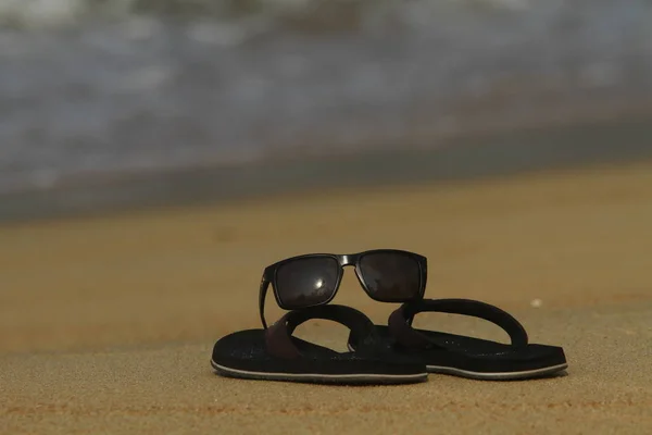 Sommerurlaub Sonnenbrille Und Flip Flops — Stockfoto