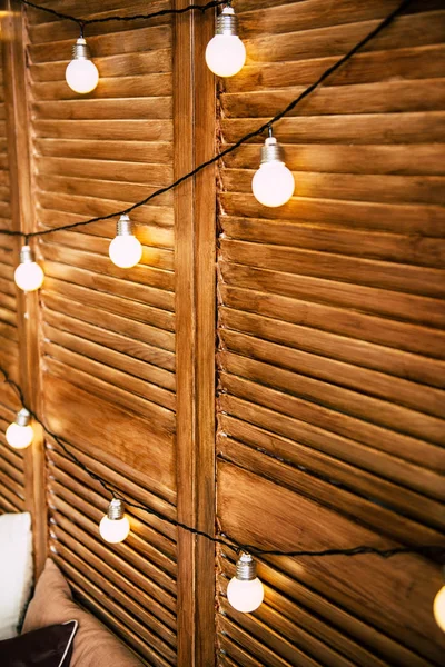 Lanternas Uma Parede Madeira — Fotografia de Stock