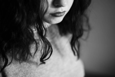 Kırmızı ruj kız dudakları