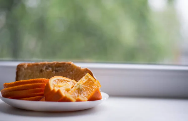 Naranja Rodajas Plato Blanco — Foto de Stock