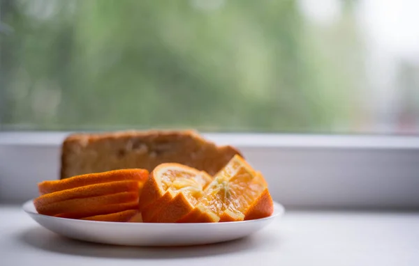 Naranja Rodajas Plato Blanco — Foto de Stock