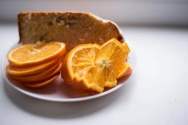 Naranja Rodajas Plato Blanco — Foto de Stock