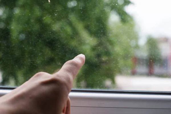 Mano Masculina Sobre Fondo Ventana — Foto de Stock